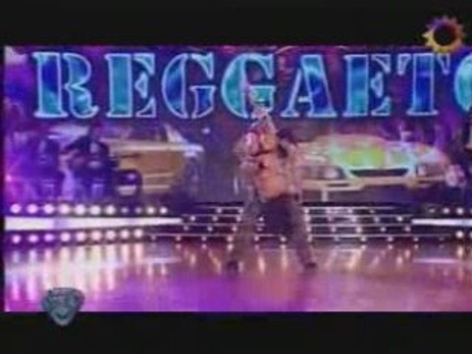 Valeria Archimo Bailando Reggaeton