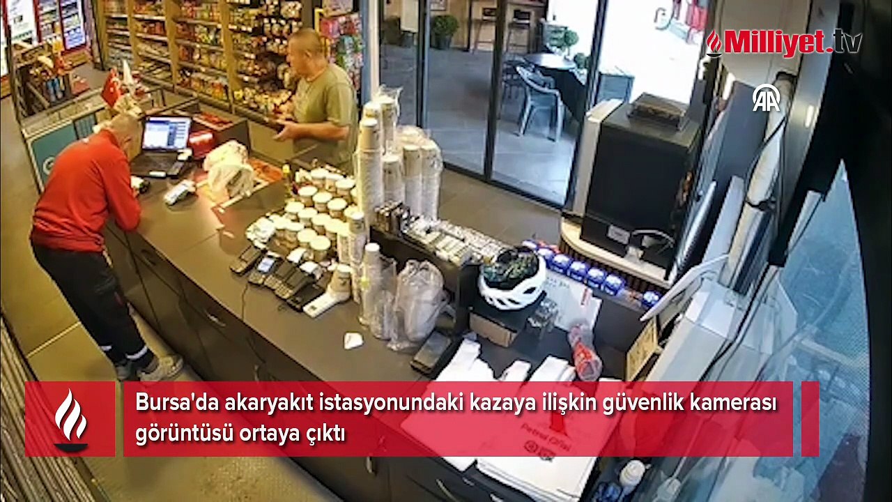 Markette sohbet ederken TIR'ın altında kaldı! Bursa'daki kazanın görüntüleri ortaya çıktı