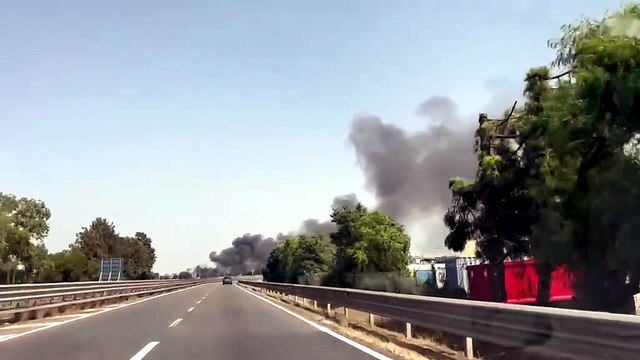 Fiamme nelle campagne di Decimomannu, in azione l?elicottero del Corpo forestale