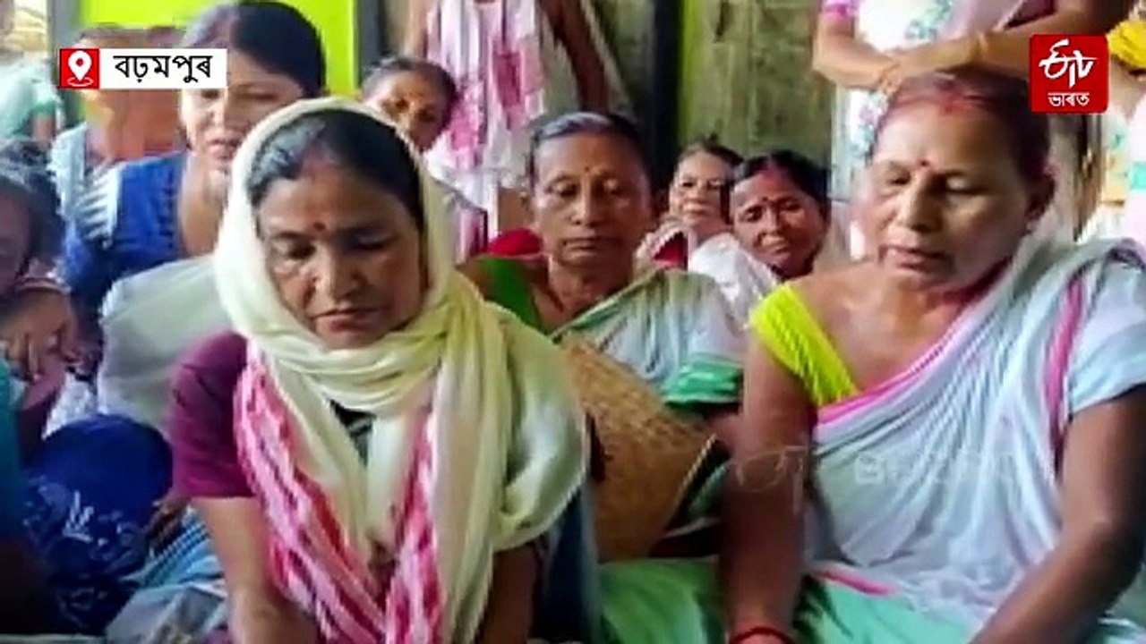 বৰষুণৰ অভাৱত পথাৰত মেলিছে ছিৰাল ফাঁট, বৰুণ দেৱতাক সন্তুষ্ট কৰিবলৈ ৰাইজে পাতিছে ভেকুলী বিয়া