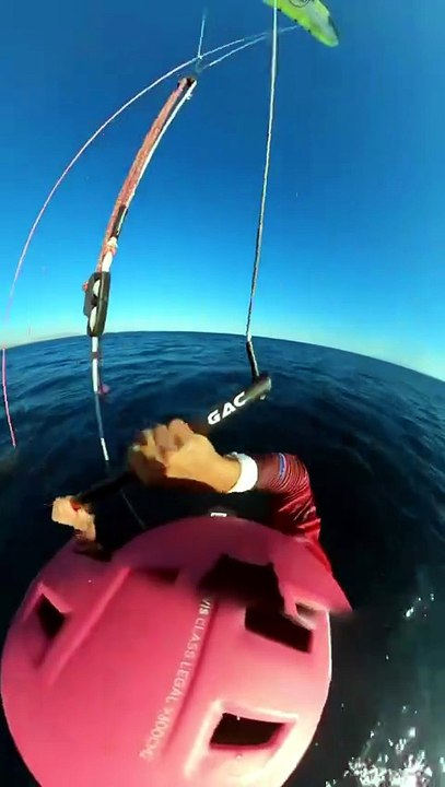 Sauvetage d'un père et sa fille par un kitesurfeur