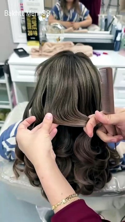 Cute  Curly Hairstyle