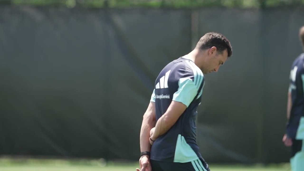 Scaloni vs De la Fuente: ¿Quién es el mejor entrenador?