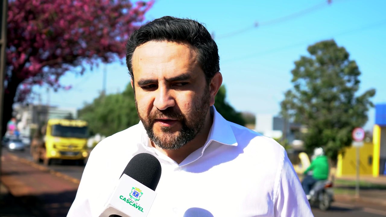 Prefeitura intensifica limpeza de meios-fios e bocas de lobo para prevenir impactos do El Niño