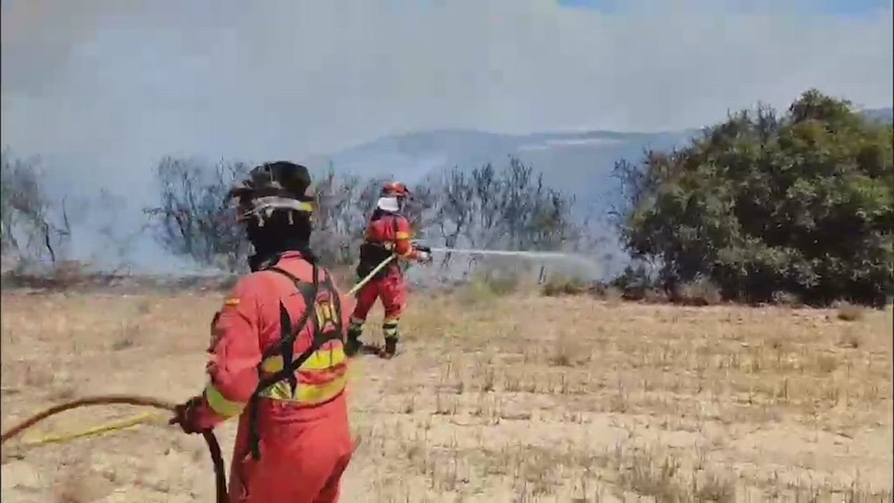 La UME continúa trabajando en la extinción del incendio forestal de Orés (Zaragoza)