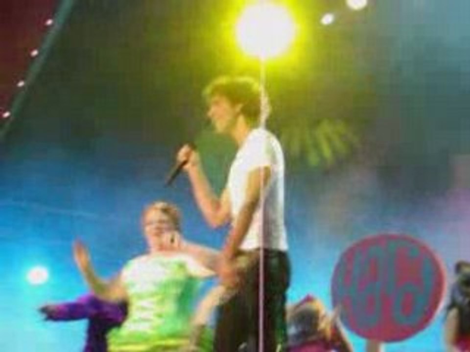 Mika Virgin Show Lollipop
