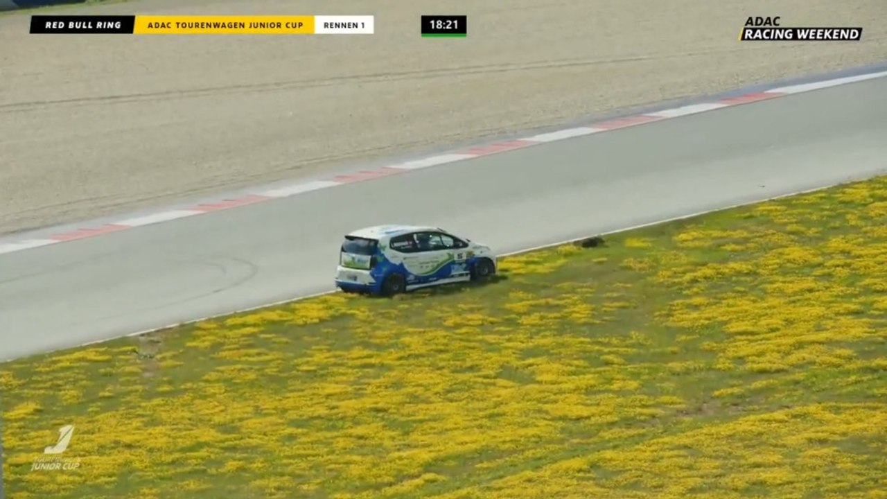 ADAC Tourenwagen Junior Cup 2026 Spielberg Race 1 Start Neuhaus Flips