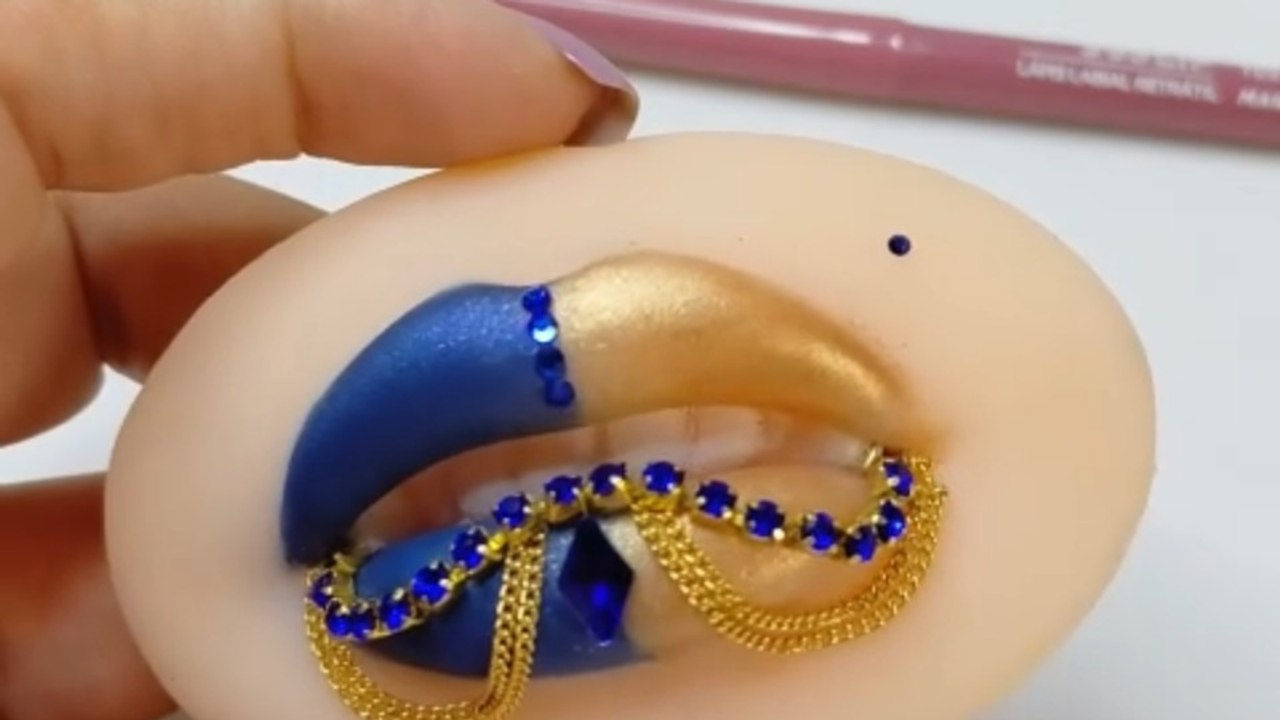 ASMR Blue Lips