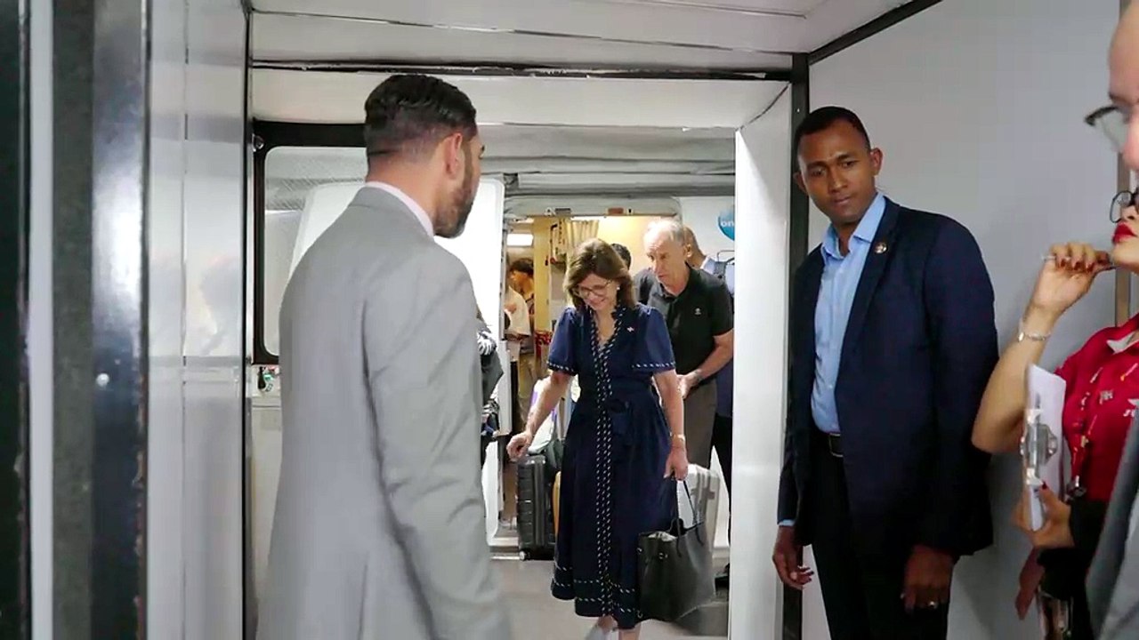 Raquel Peña regresa al país tras concluir agenda internacional