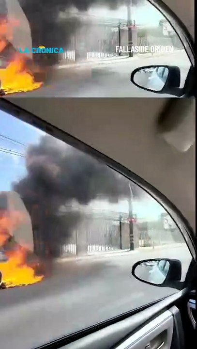 Vehículo se incendia en la Cristóbal Colón