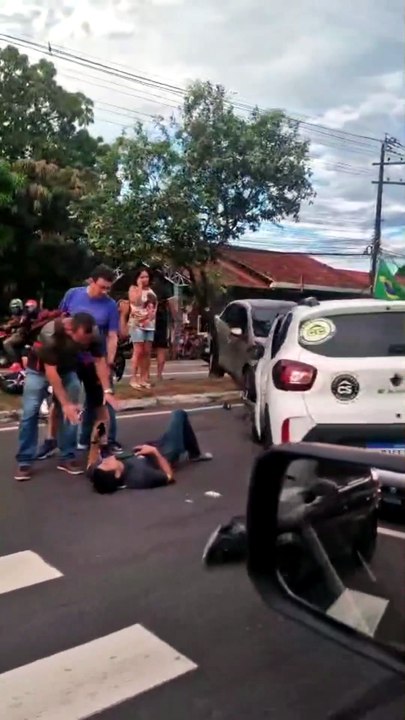 AC1DENTE ENVOLVENDO TRÊS CARROS NA ESTRADA DA PONTA NEGRA
