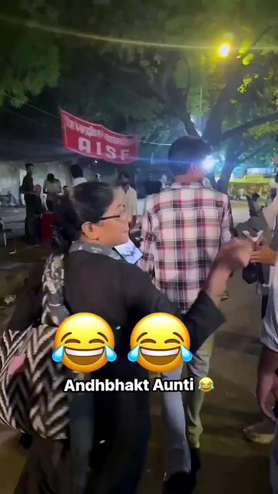 इसको कहते हैं पड़ी लकड़ी लेना #cockroach #JantarMantar
