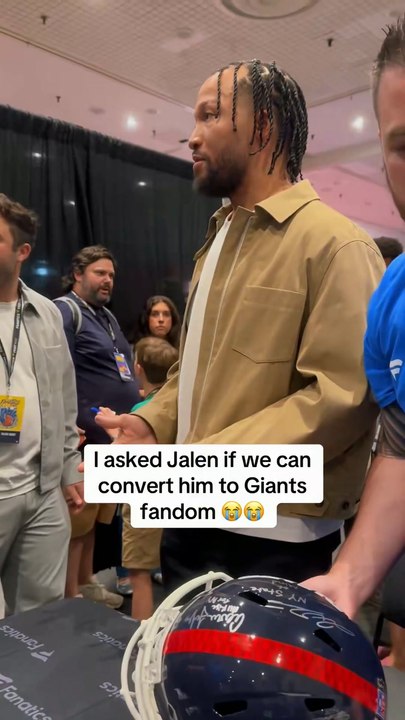Jalen Brunson signs Giants helmet at Fanatics Fest