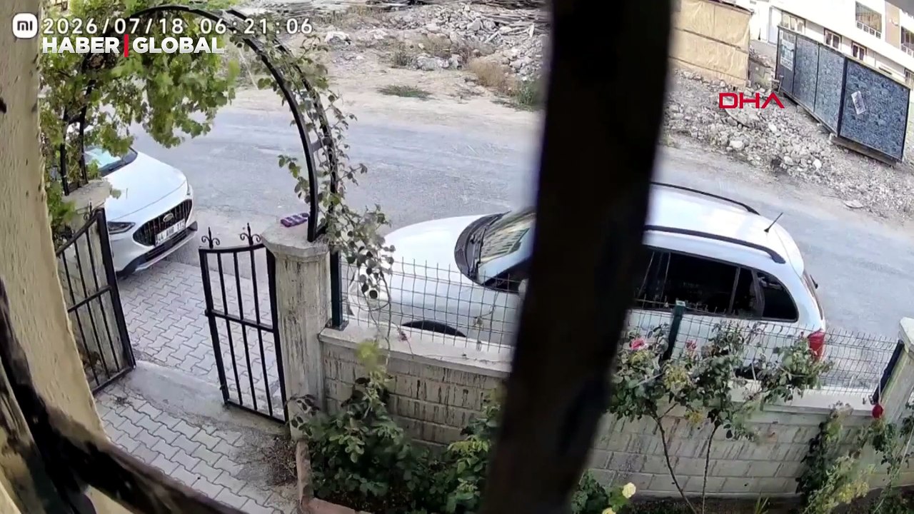 Malatya'daki deprem anı kamerada!