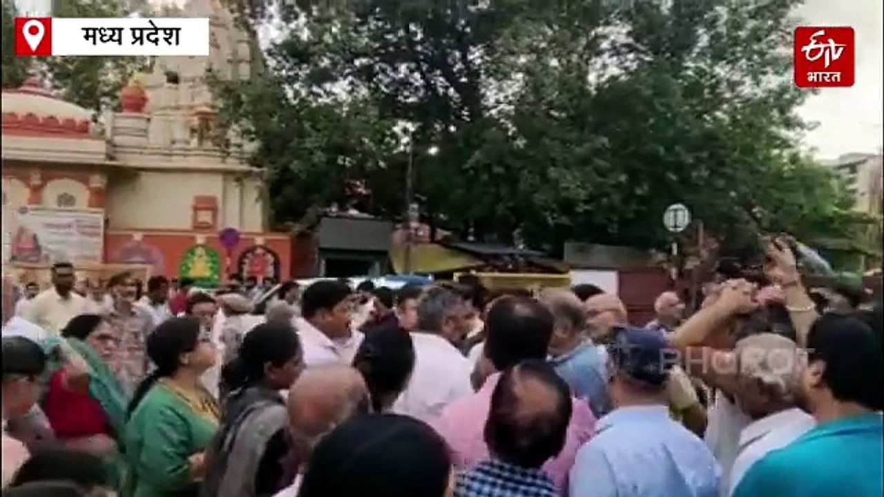 इंदौर मेट्रो अंडरग्राउंड की खुदाई से कांपी इमारतें, दीवारें हिलने से दहशत में 400 परिवार, रुकवाया काम