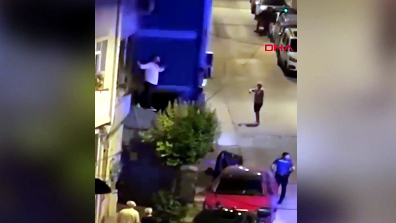 Eski sevgilisinin evine tırmandı! Camı yumruklayıp 'Beni aldattın' diye bağırdı