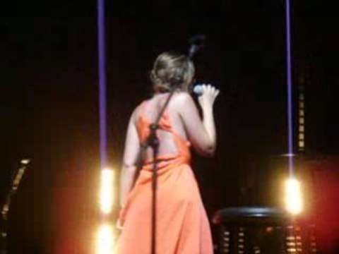 Laure Milan Et je reste là à l'Olympia