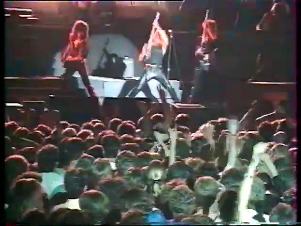 1991 - Johnny Hallyday à Fréjus interprète Je n'suis pas un héros dans Tous à la Une sur TF1 (6 Septembre)