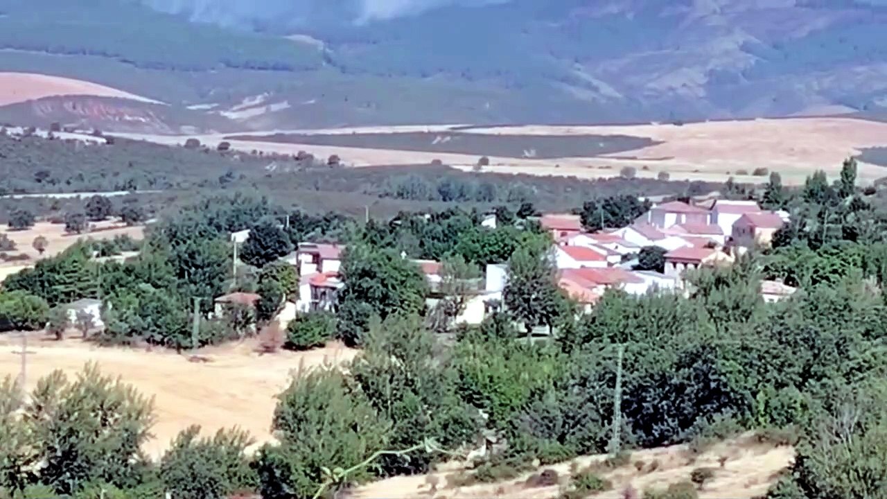 El alcalde de La Toba graba en vídeo el frente del incendio de La Mierla, en Guadalajara: "Se ve una cortina de humo impresionante"