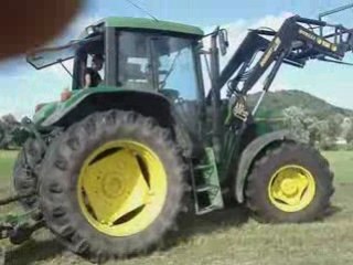 Pressage en petite botte avec john deere 6600