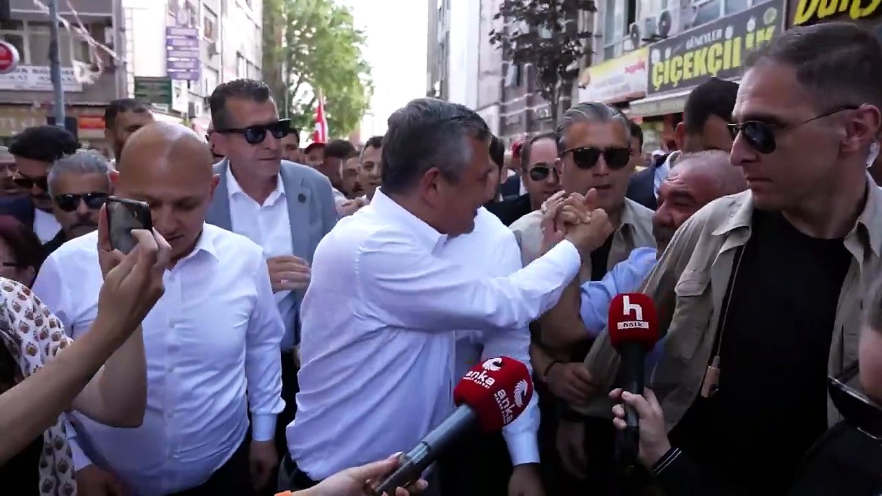 Parayı evin bahçesinin duvarına koyun kendisi alır!