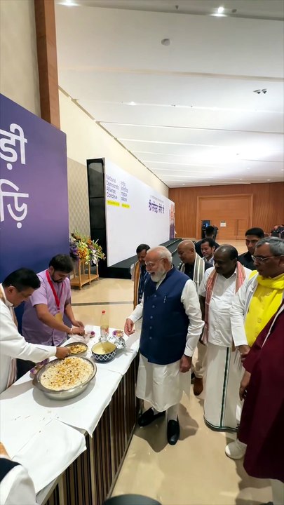 Sharing Jhalmuri with fellow NDA leaders at the NDA
