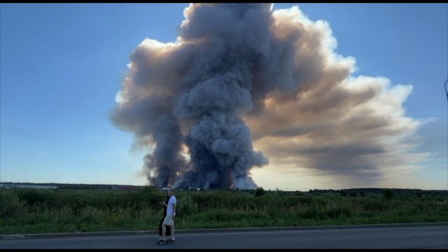 Attacco di droni ucraini contro due centri logistici in Russia