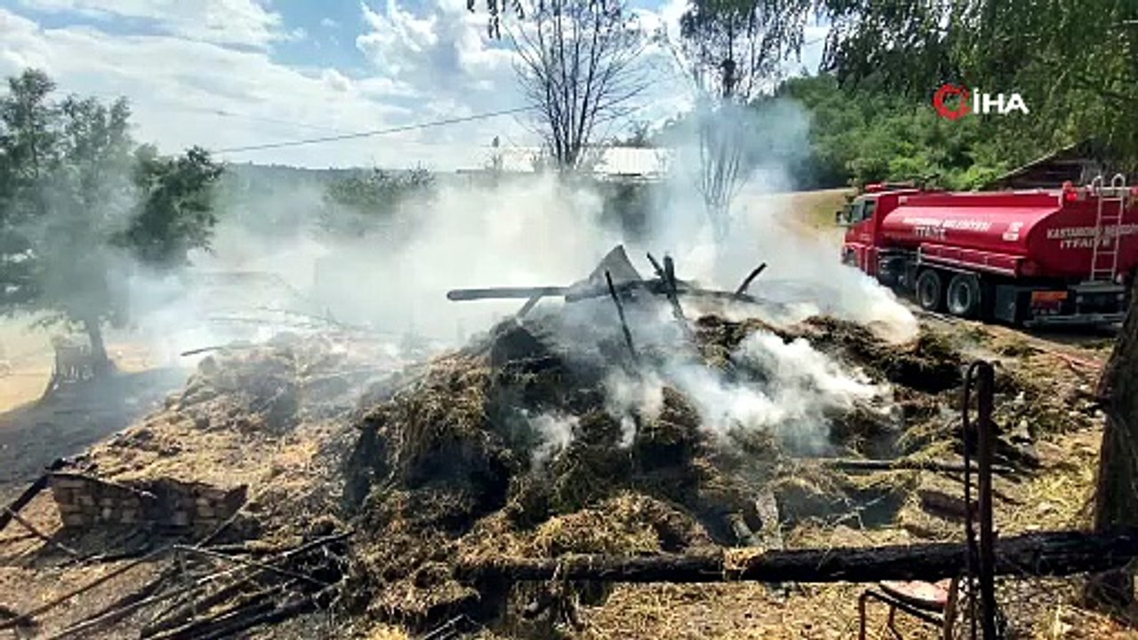 Kastamonu’da alevlere teslim olan samanlık ve balyalar küle döndü