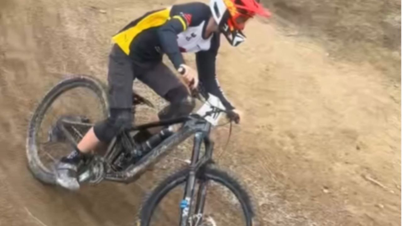 Mountain Bikers Crash While Taking A Sharp Turn During Swiss Enduro Race