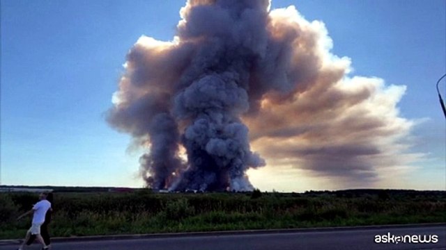 Attacco di droni ucraini contro due centri logistici in Russia