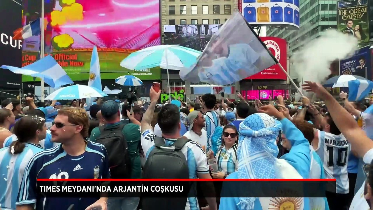 Times Meydanı'nda toplanan Arjantinli taraftarlar takımlarına destek oldu