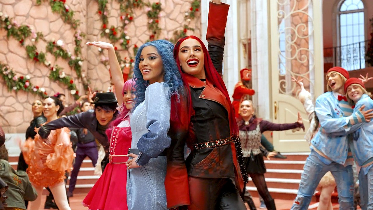 Descendants: Wicked Wonderland Cast Brings Wonderland to Life