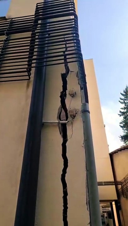 Merate, si crea una crepa lungo il muro perimetrale dell'ospedale