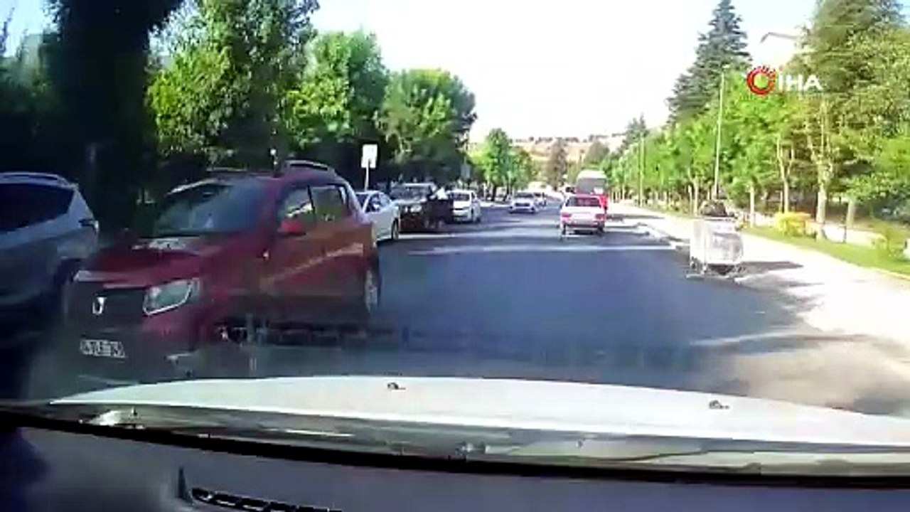 Düğün konvoyu ambulasların çıkış yaptığı kapıyı kapattı