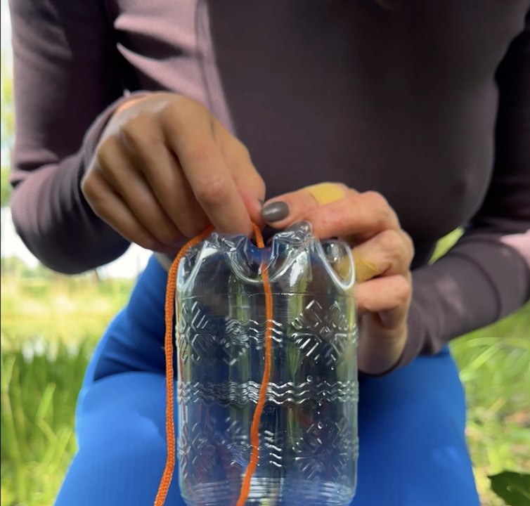 Li shows us how to create a clever water trap