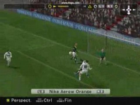 but juninho reprise de volée des 25 mètres