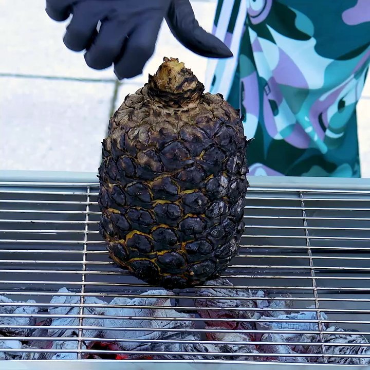 Have you ever tried grilled pineapple? 🍍
