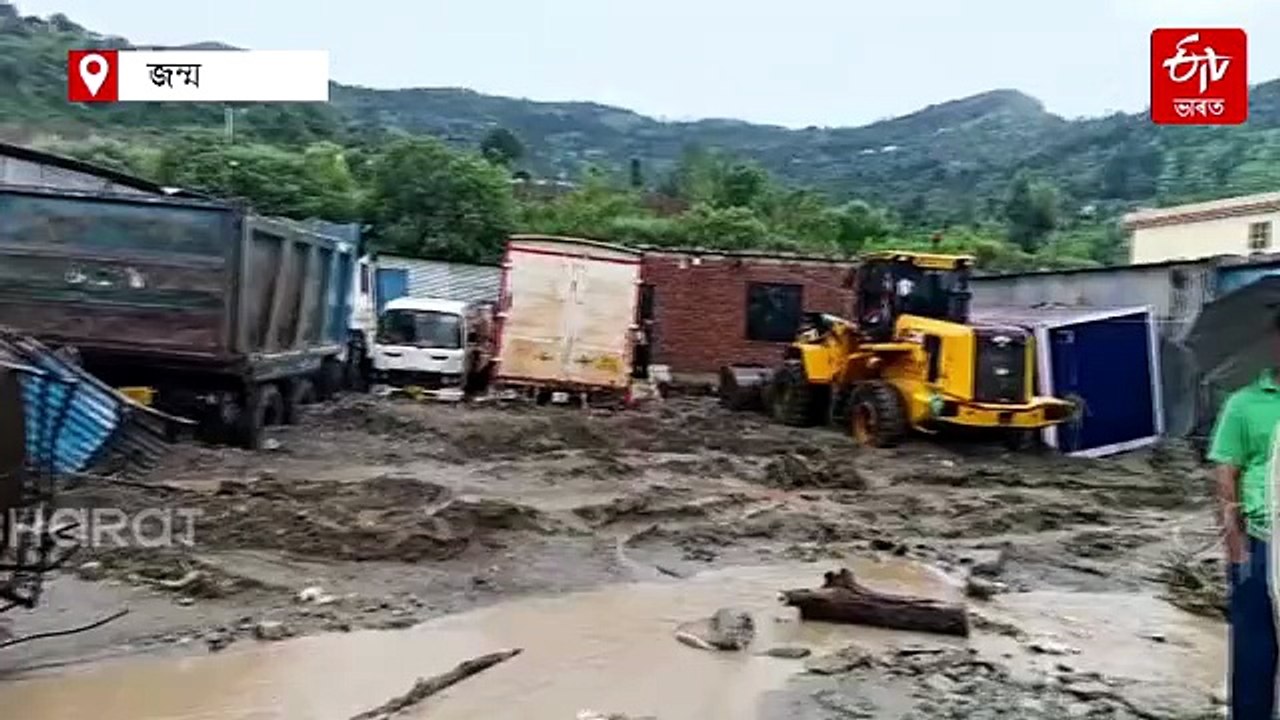 জম্মু-কাশ্মীৰত ডাৱৰ বিস্ফোৰণ; ৬ জনৰ মৃত্যু