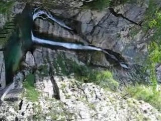 Cascade pas dans le bon sens ... - Slovénie - 2005