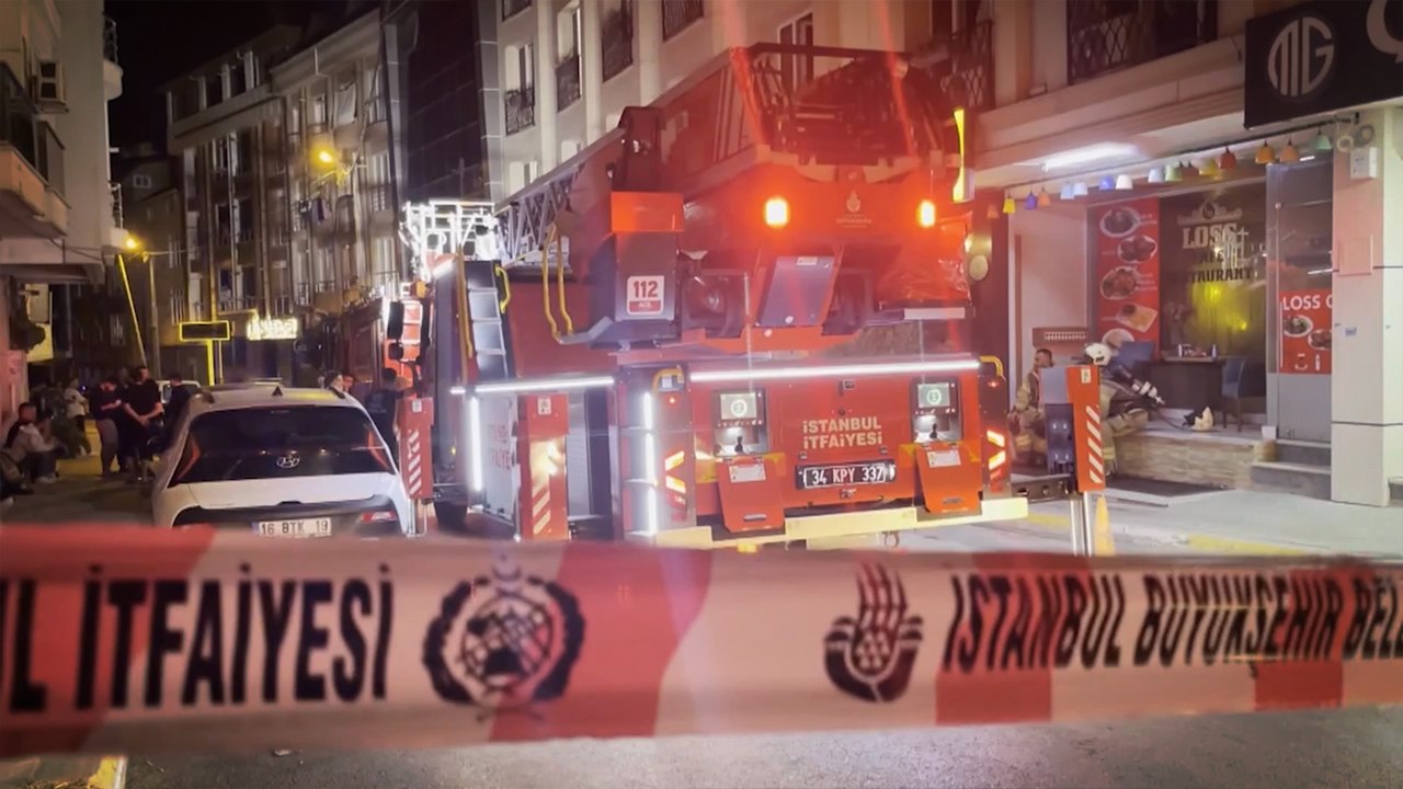 Esenyurt'ta otel yangını; mahsur kalanlar merdivenle tahliye edildi