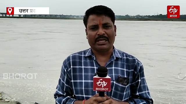WATCH: ताश के पत्तों की तरह नदी में समा गया मकान, यूपी में बाढ़ का कहर बढ़ने लगा