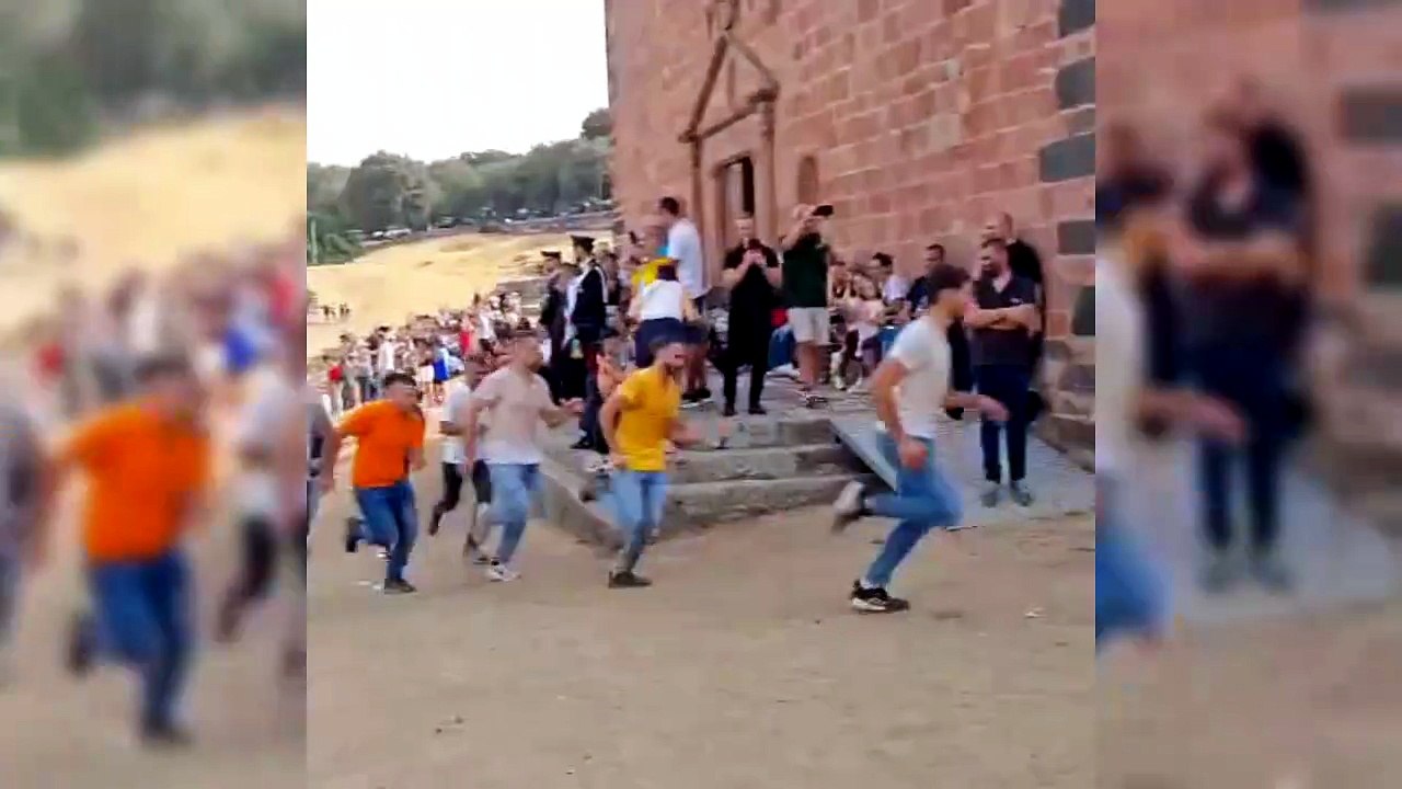 Sedilo, l?Ardia a piedi chiude la festa di San Costantino 2026 davanti a migliaia di fedeli