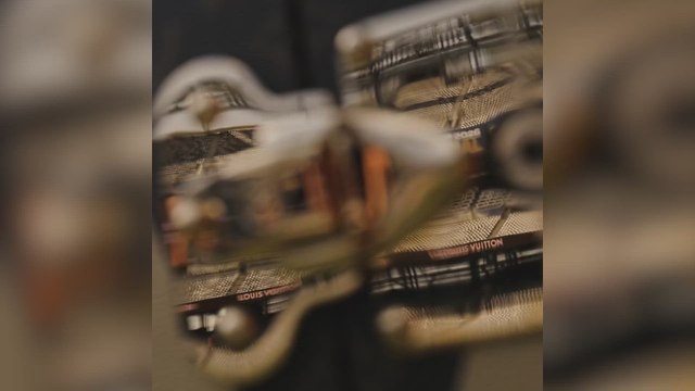 La FIFA presenta la caja Louis Vuitton que transportará la Copa del Mundo