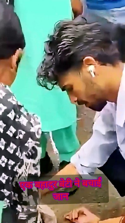 A brave nurse save Life a heart attack women at street
