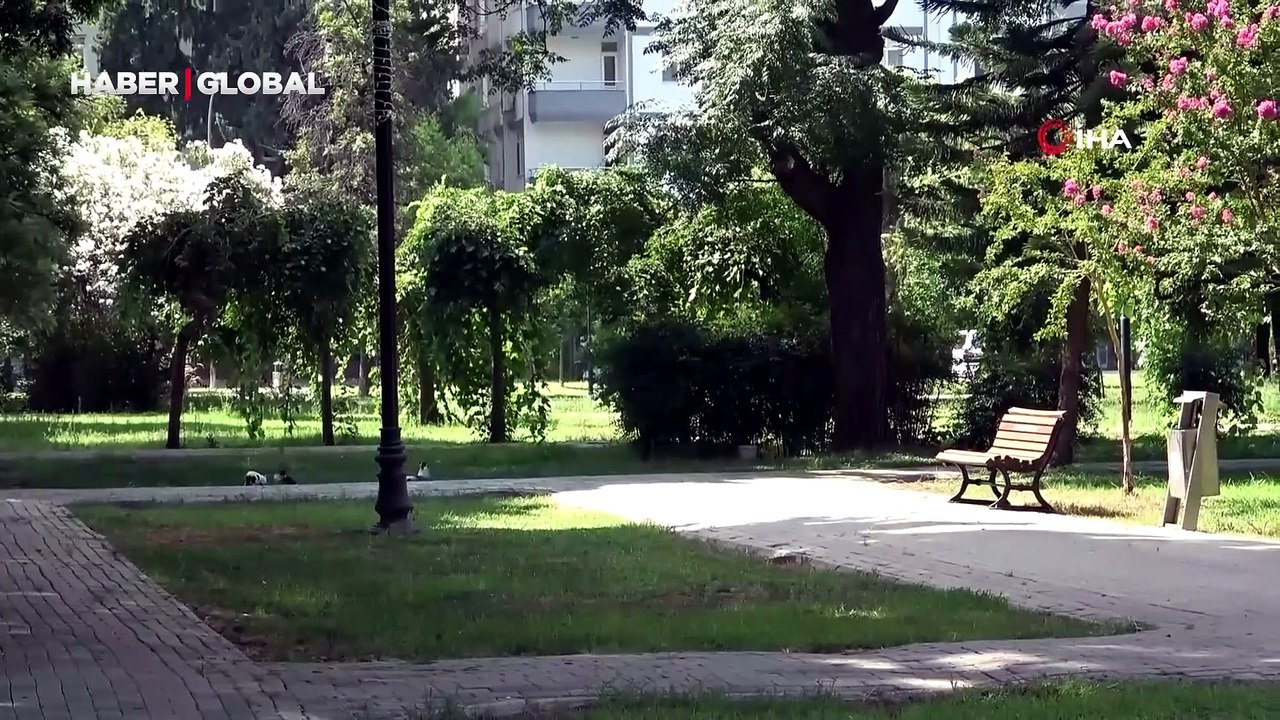 Adanalılar sıcaktan kaçtı, cadde ve sokaklar boş kaldı