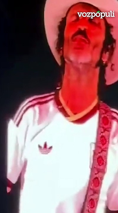 Leiva anima a la Selección durante su concierto en Cádiz
