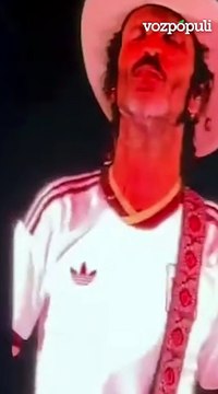 Leiva anima a la Selección durante su concierto en Cádiz