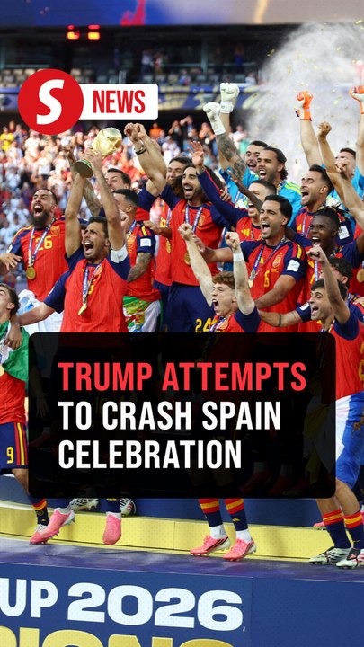 Boos as Trump and Infantino enter the field for World Cup trophy ceremony