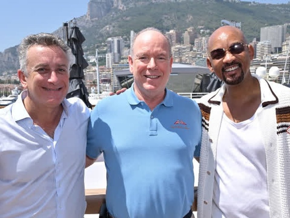 Komplett kahl: Will Smith trifft mit neuem Look Fürst Albert II.
