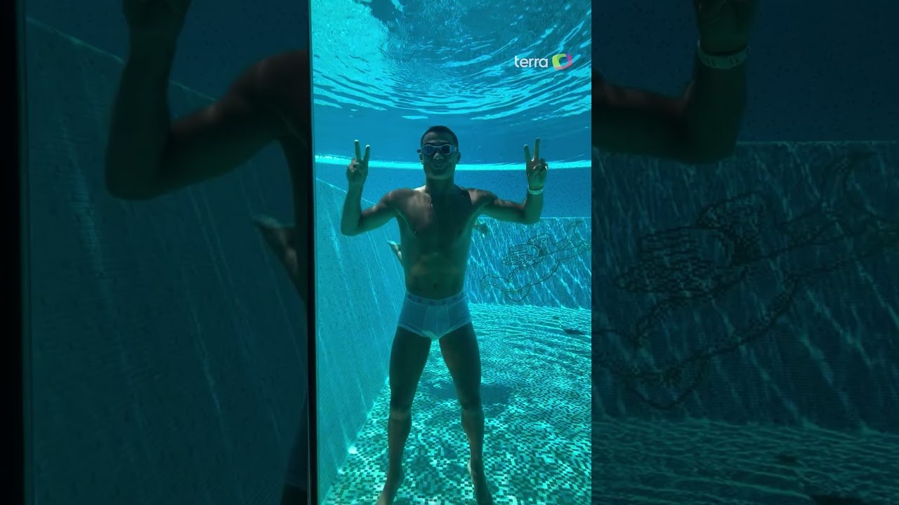 Cristiano Ronaldo curte piscina gigante com esposa após eliminação na Copa #shorts